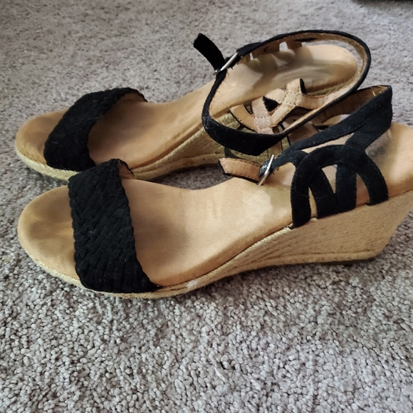 Soft Strap Wedges - Picture 1 of 5